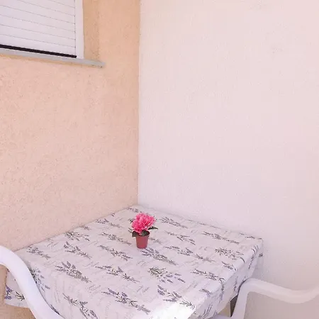 Appartement Studio Apartman Ruzmarin *