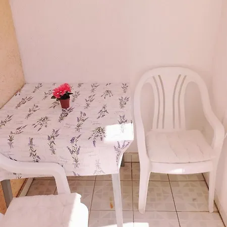 Studio Apartman Ruzmarin Omiš