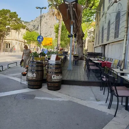 Studio Apartman Ruzmarin * Omiš