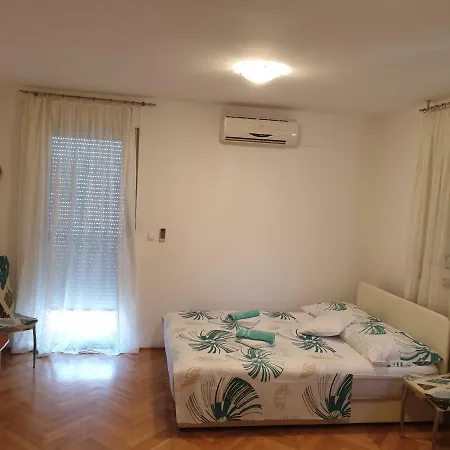 Appartement Studio Apartman Ruzmarin *
