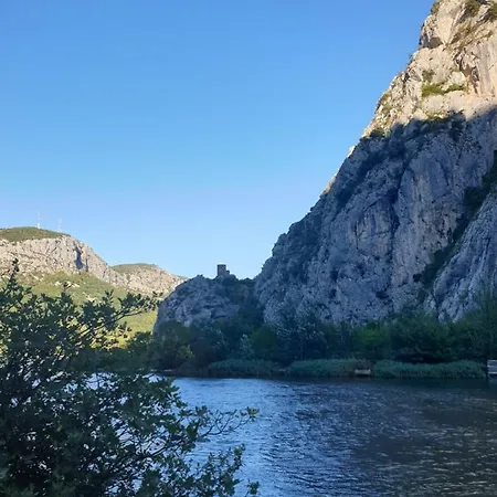 Studio Apartman Ruzmarin * Omiš